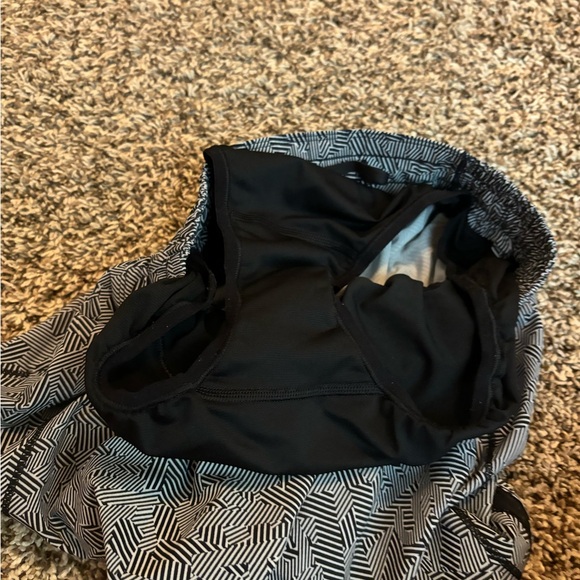 Lululemon Hotty Hot 4in, Size 2 - Picture 3 of 4